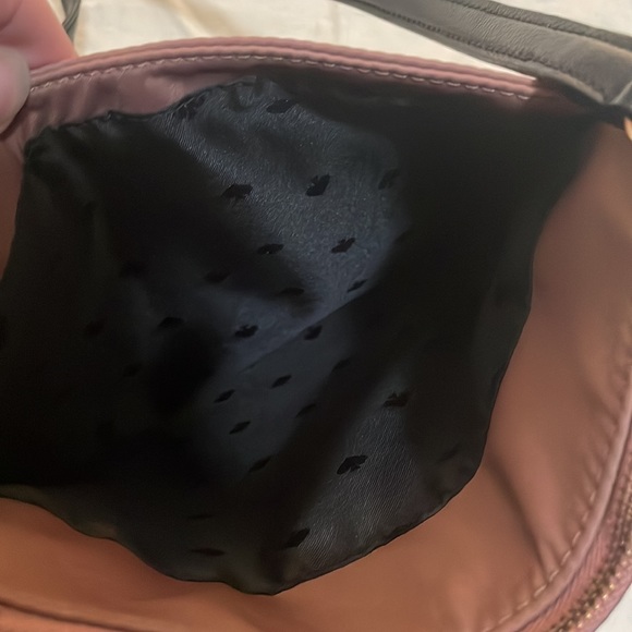 Adjustable crossbody - Picture 10 of 11